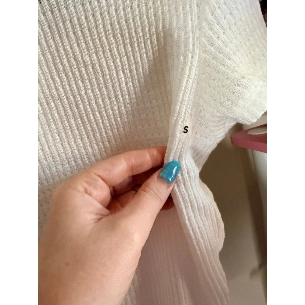 American Eagle Cream‎ Size Medium crop top - Picture 3 of 8